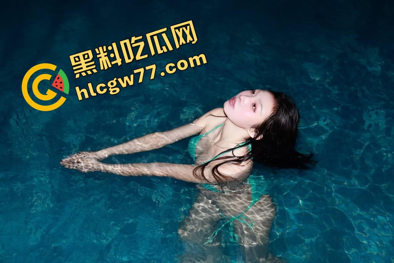 新疆乌鲁木齐李哥爆料认了个05年小妹妹 白天义工装乖夜里小穴放飞 买零食哄着操嫩得水淋淋！-3