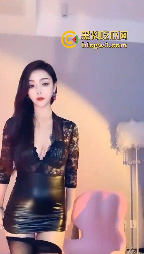 快手127W粉丝高冷御姐【饭饭Ding】私人订制视频流出！擦边不露点，骚归骚但格局太小了！-8