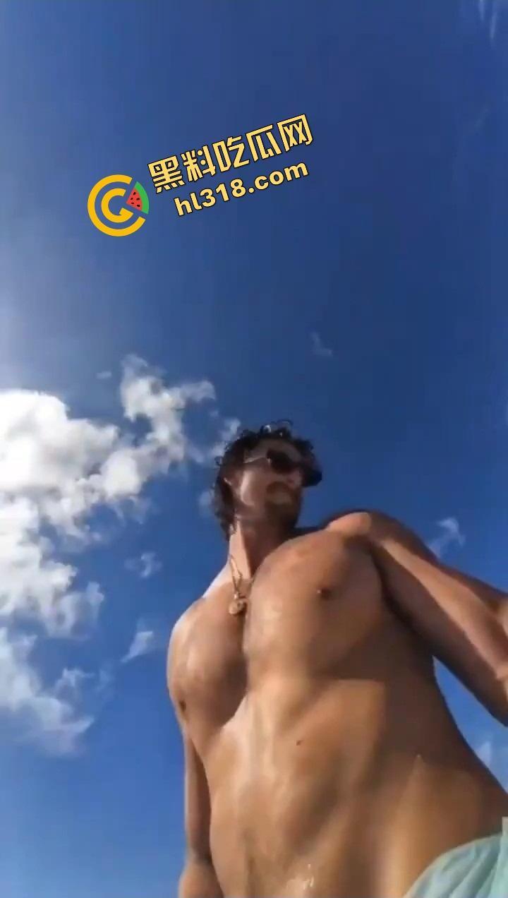 老外挑战大海漂流日逼，日到一半遇金枪鱼，鸡儿抽插手在抓鱼，打完炮还能吃活生鱼片，真正的野外求生！-4